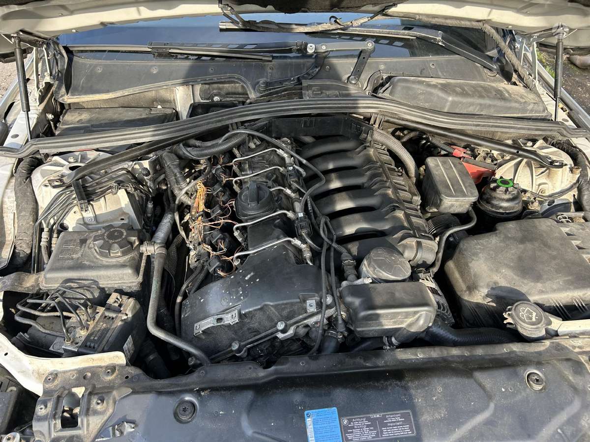 BMW 525 Dalis pristatome
