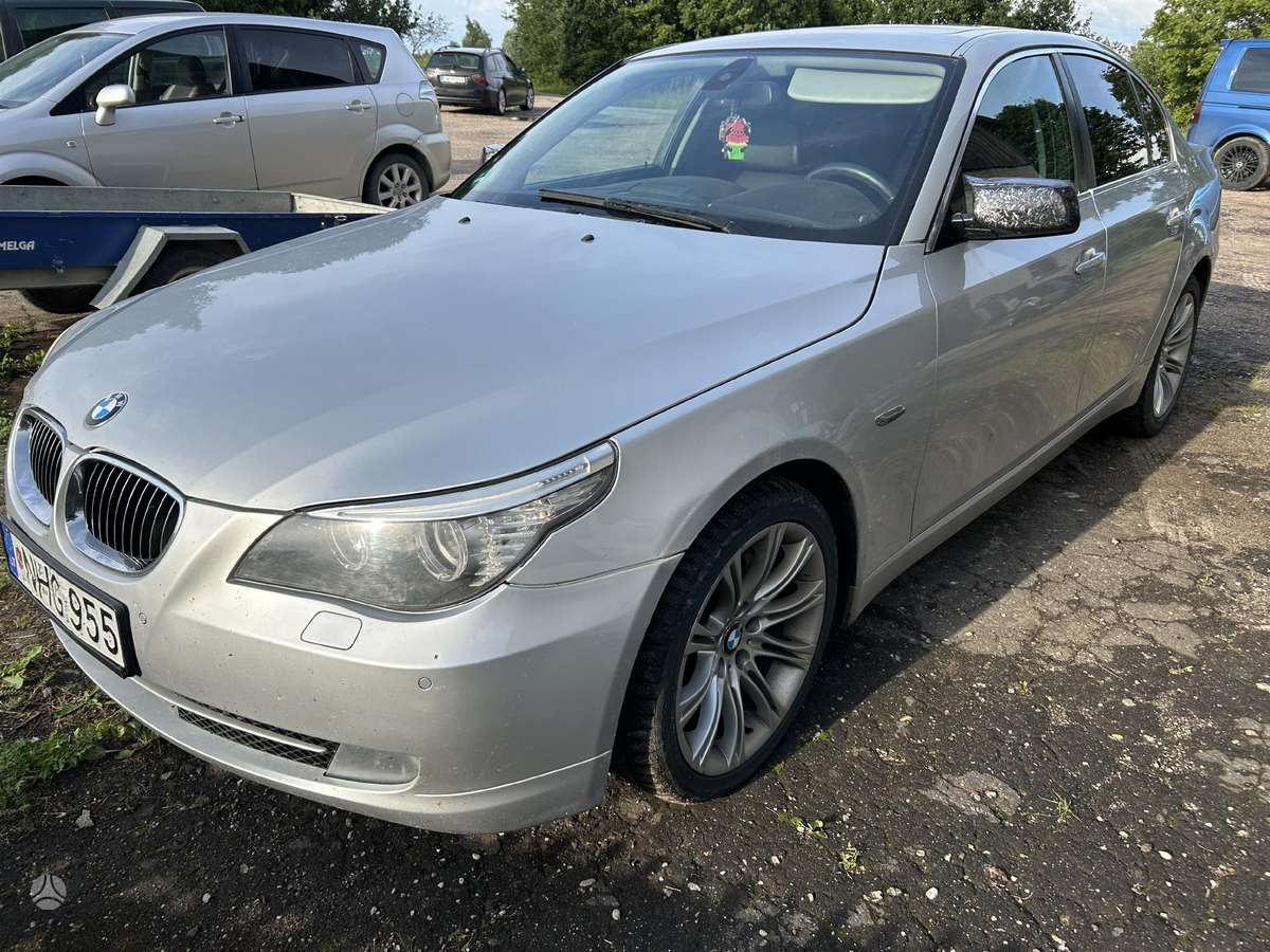 BMW 5 serija Dalis pristatome