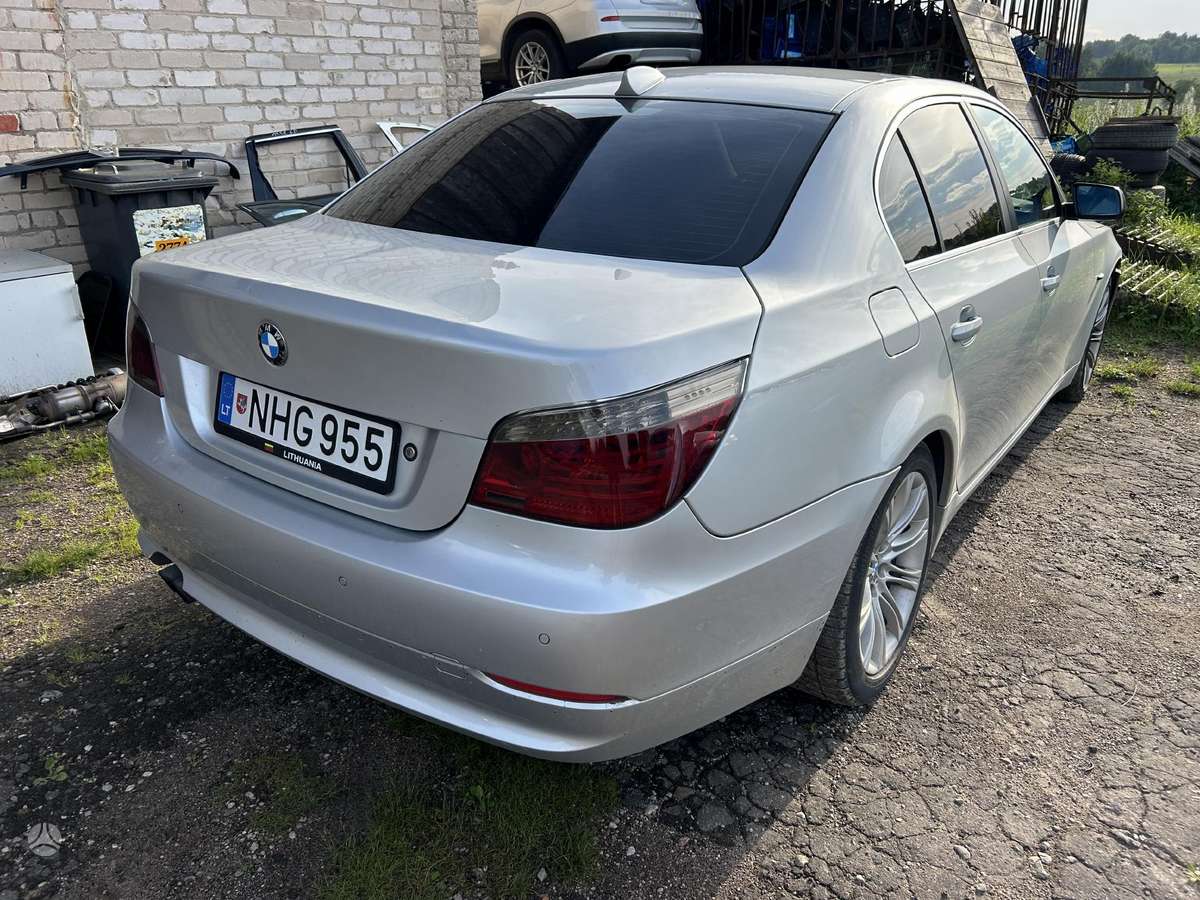 BMW 5 serija Dalis pristatome