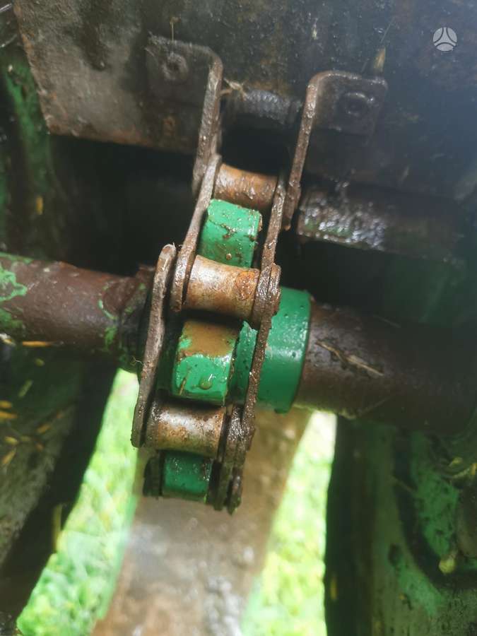 John Deere 1075, kombainai