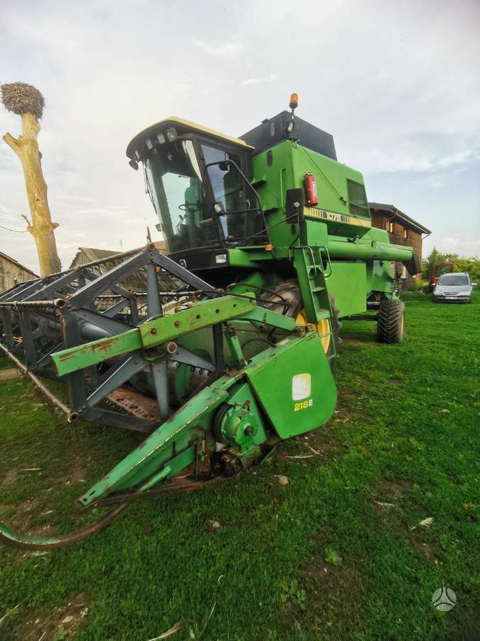 John Deere 1075, kombainai