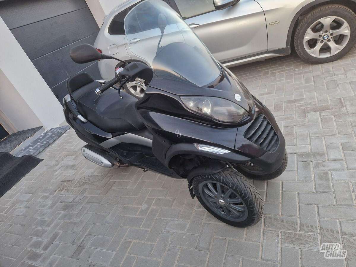 Piaggio MP3 125cc, trikes