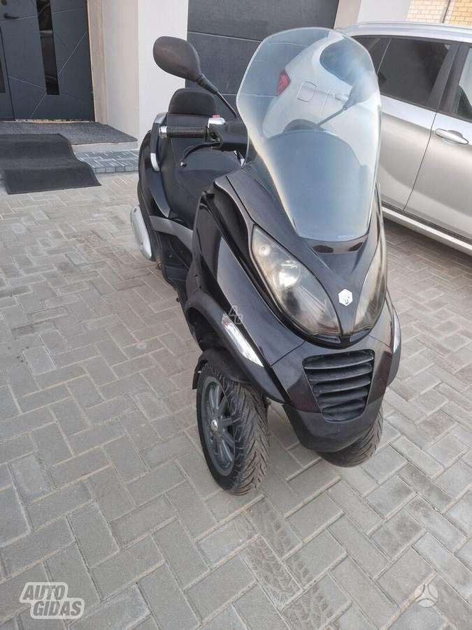 Piaggio MP3 125cc, triračiai