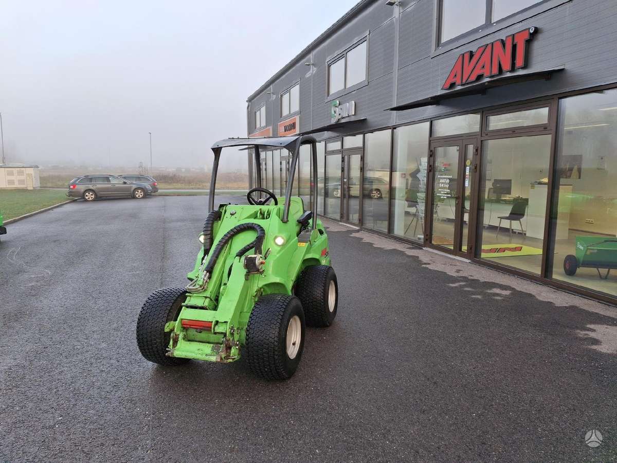 Avant 528, self-propelled loaders
