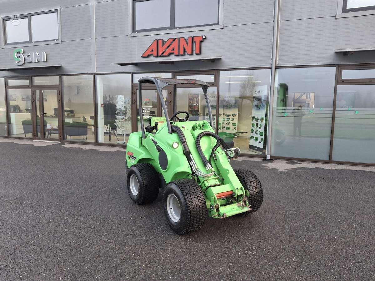 Avant 528, self-propelled loaders