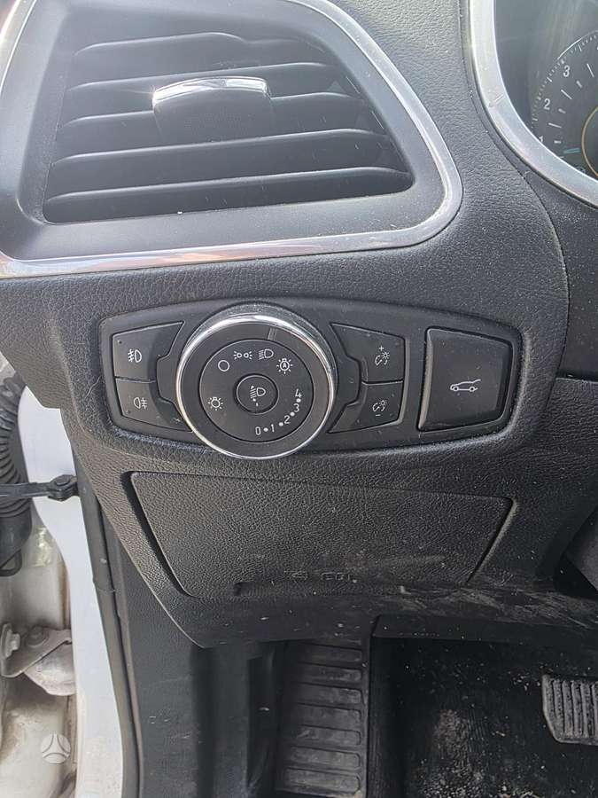 Ford S-MAX dalimis. Europa