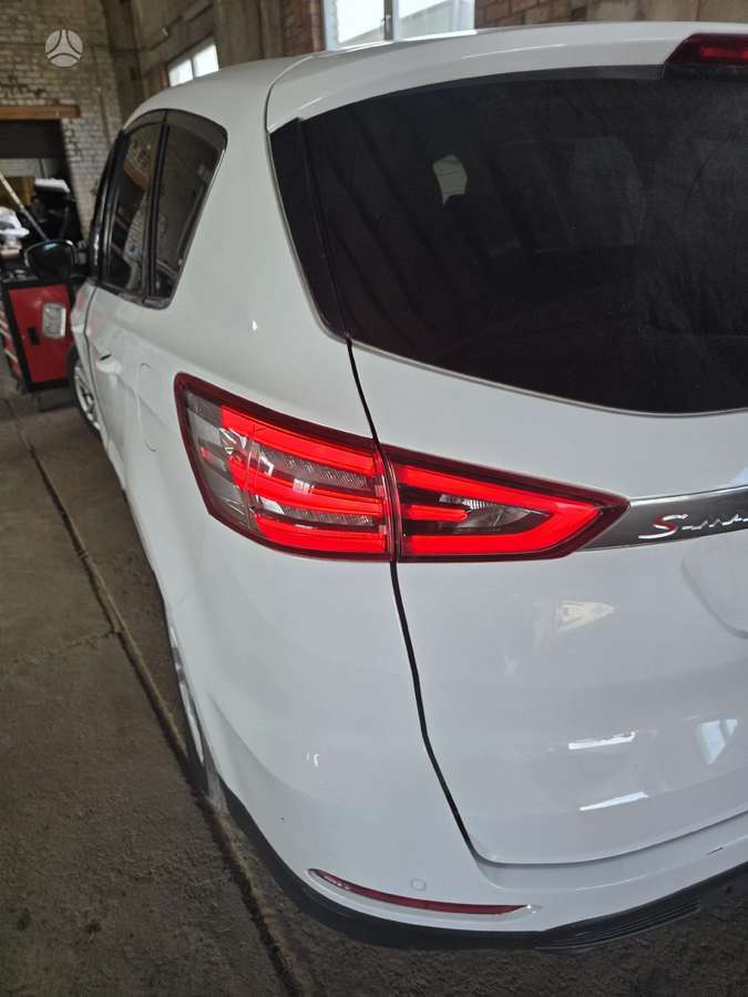 Ford S-MAX dalimis. Europa