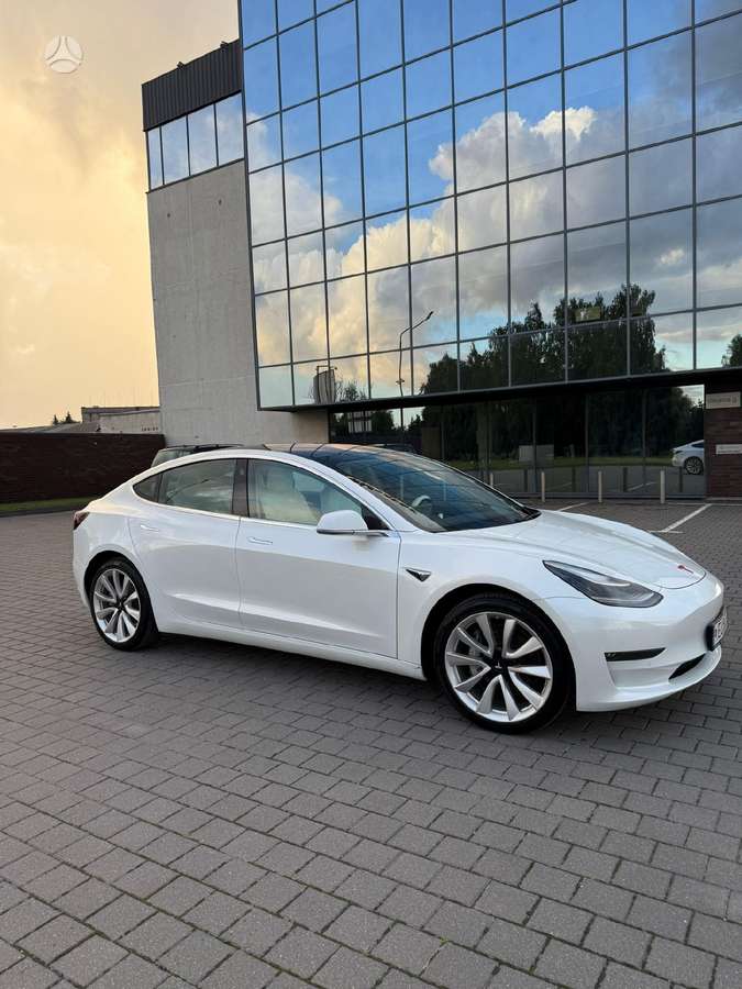 Tesla Model 3, hatchback
