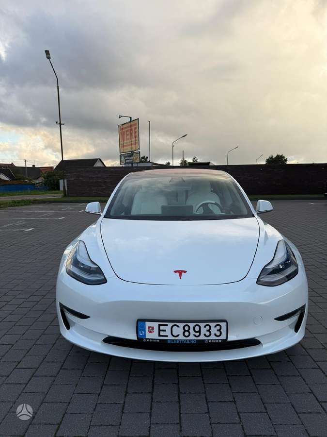Tesla Model 3, hatchback