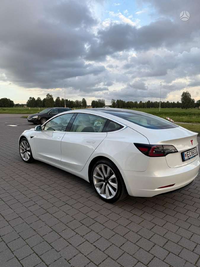 Tesla Model 3, hatchback