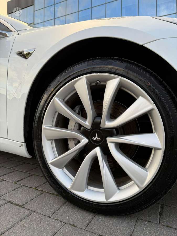 Tesla Model 3, hečbekas