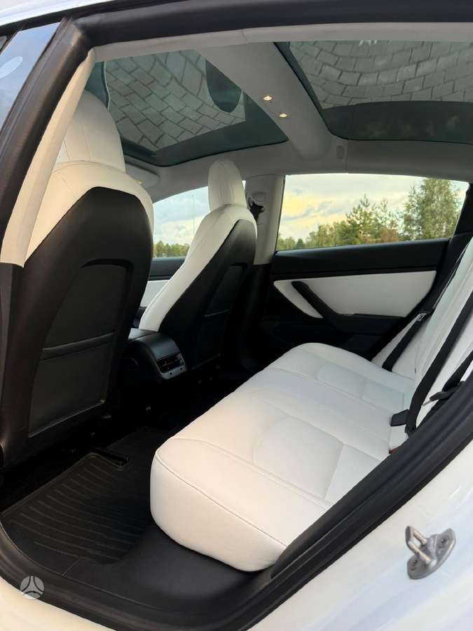 Tesla Model 3, hatchback