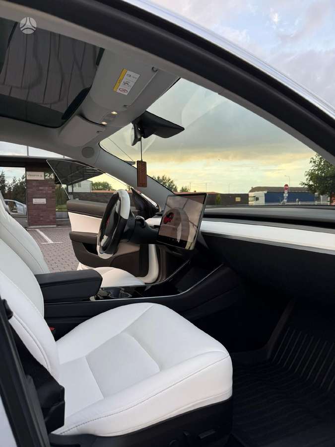 Tesla Model 3, hečbekas