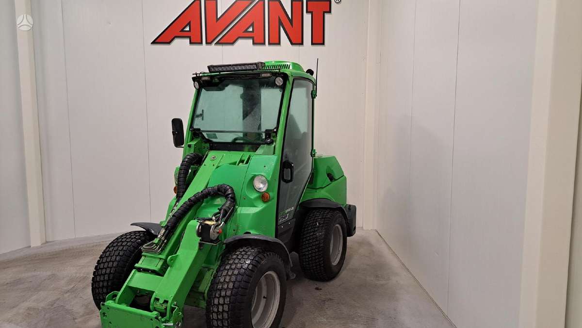 AVANT 750i DLX, mini loaders