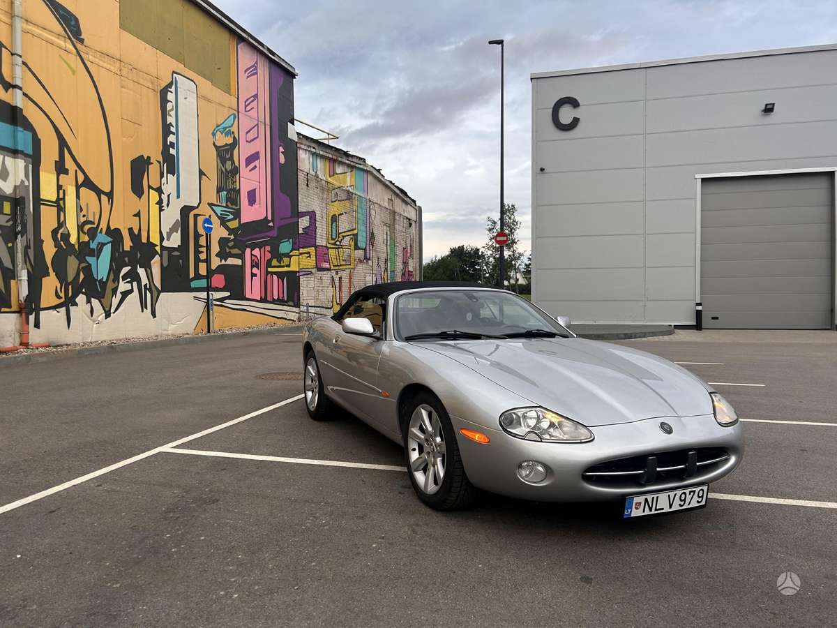 Jaguar XK8, 4.2 l., convertible