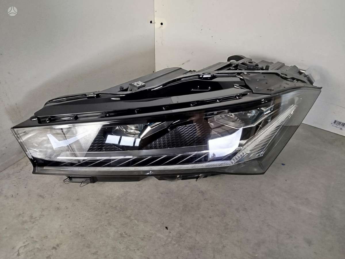 Skoda Superb Nauja yra abi puses
