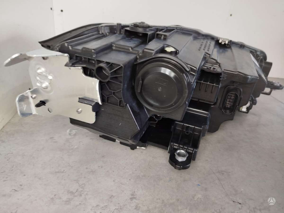 Skoda Superb Nauja yra abi puses