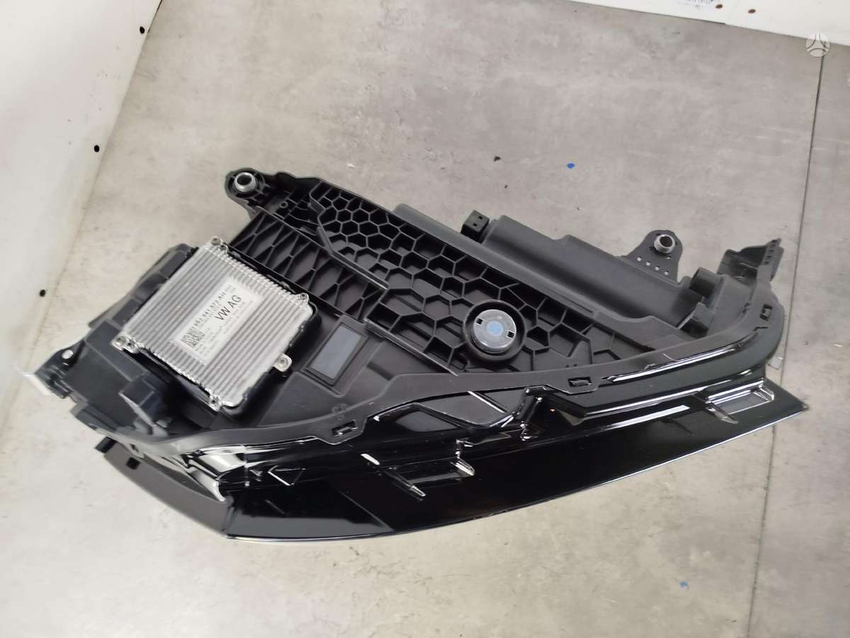 Skoda Superb Nauja yra abi puses