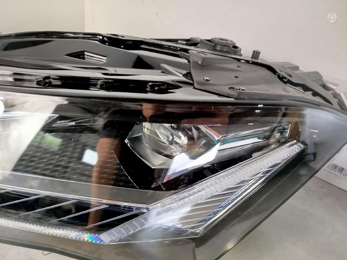 Skoda Superb Nauja yra abi puses
