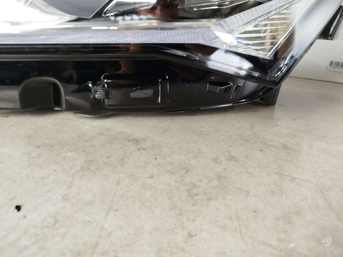 Skoda Superb Nauja yra abi puses
