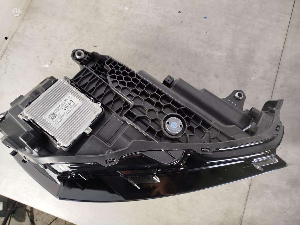 Skoda Superb Nauja yra abi puses
