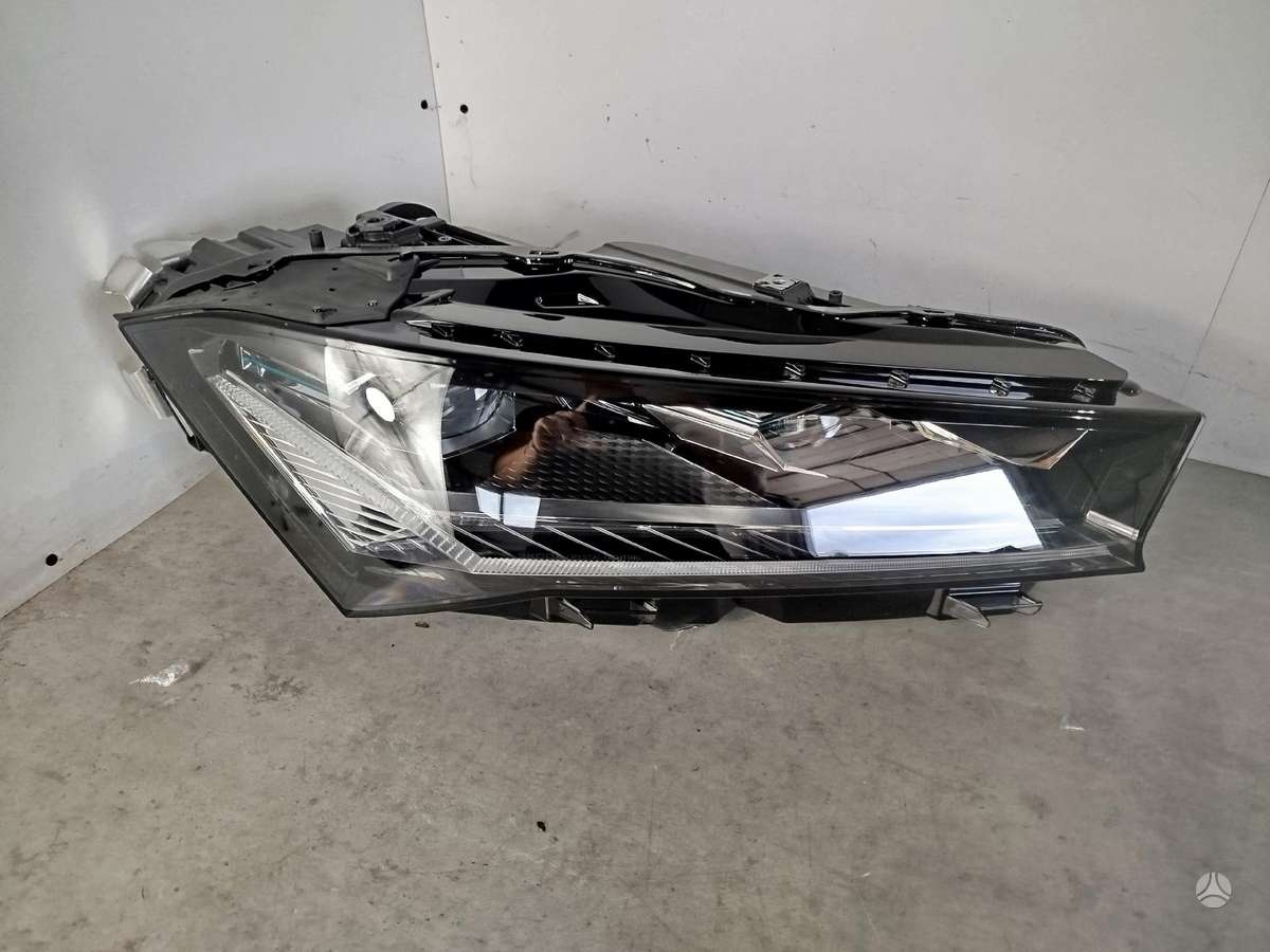 Skoda Superb Nauja yra abi puses