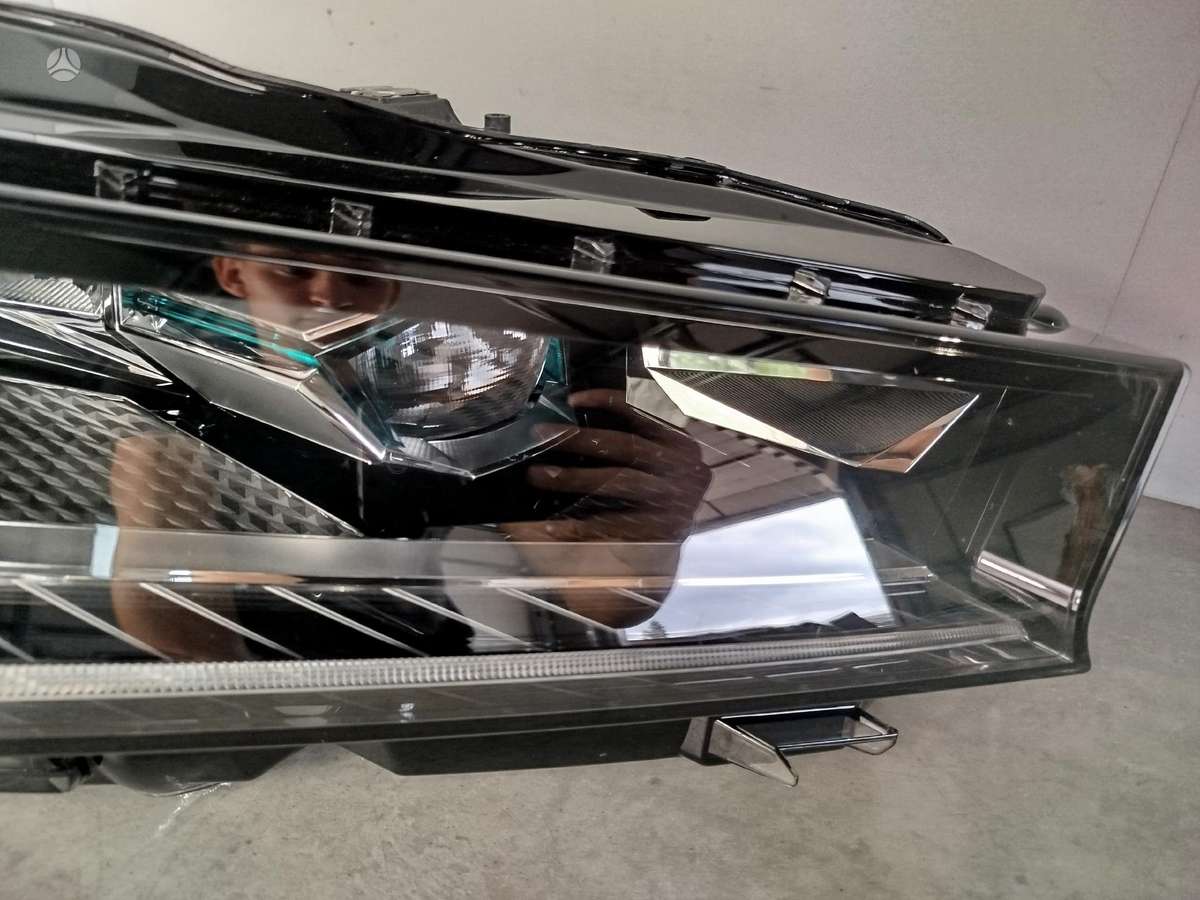 Skoda Superb Nauja yra abi puses