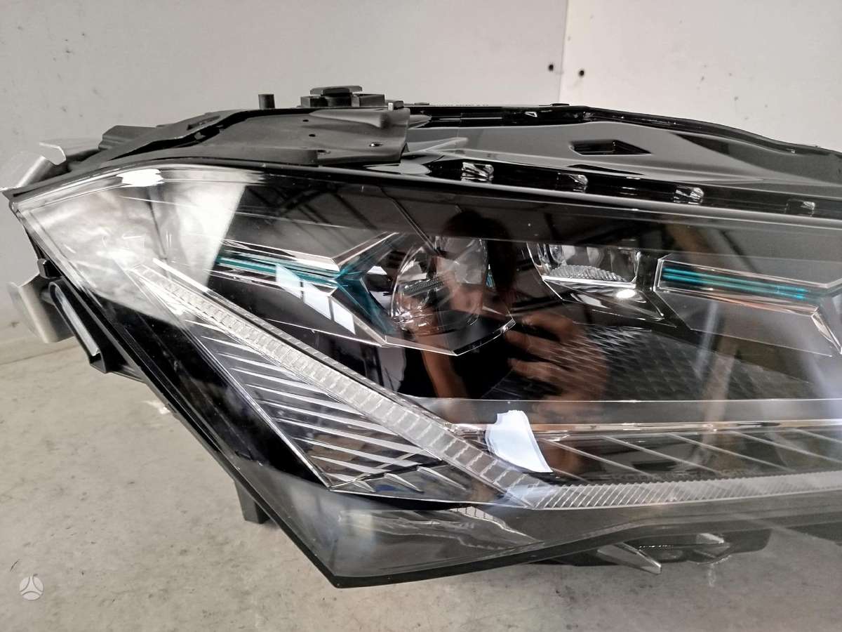 Skoda Superb Nauja yra abi puses
