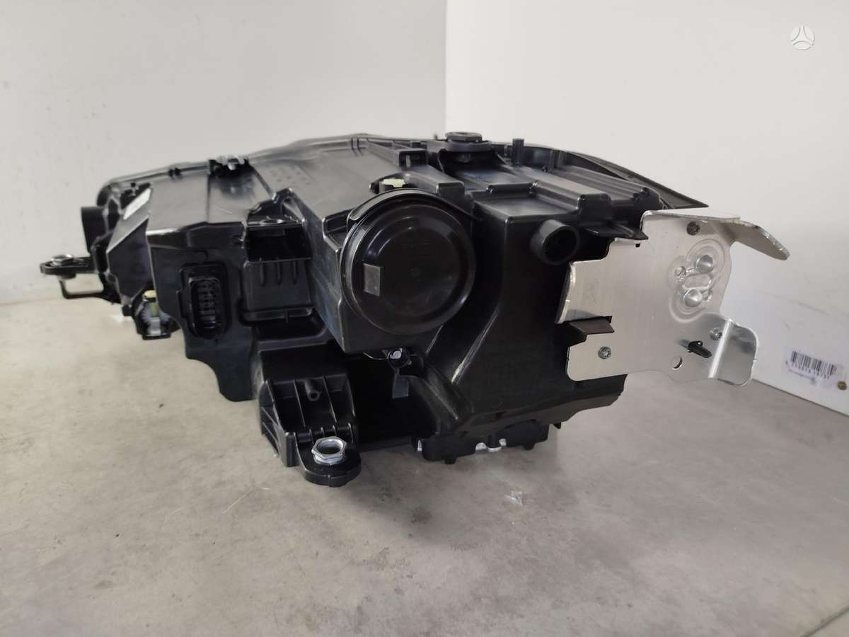 Skoda Superb Nauja yra abi puses