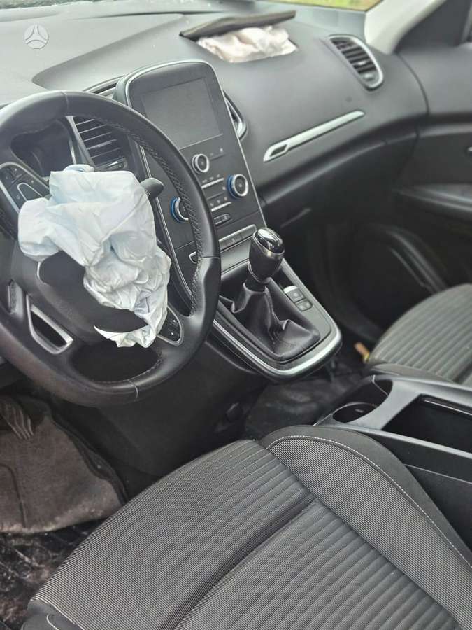 Renault Scenic dalimis. Europa