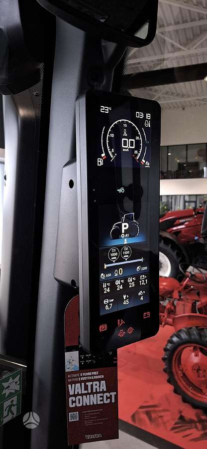 Valtra T215V, traktori