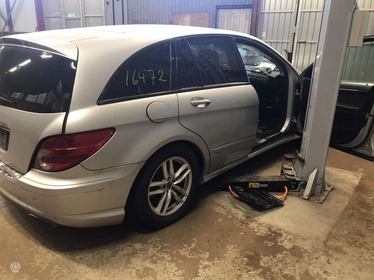 Mercedes-Benz R320
