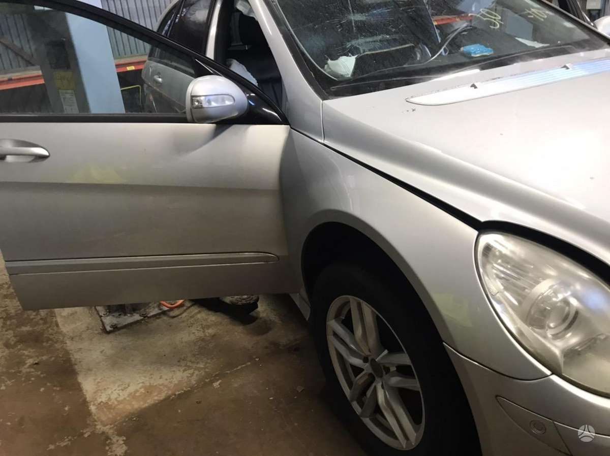 Mercedes-Benz R320