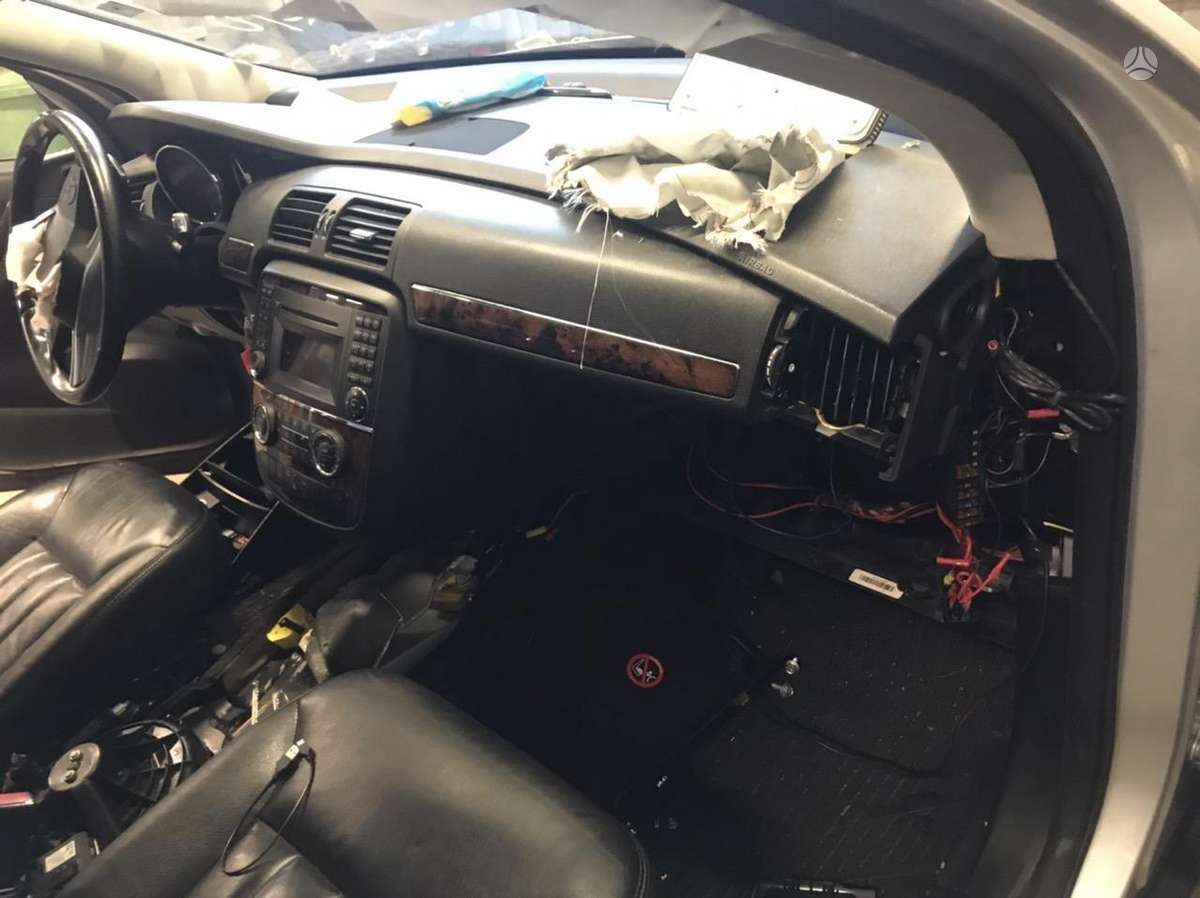 Mercedes-Benz R320