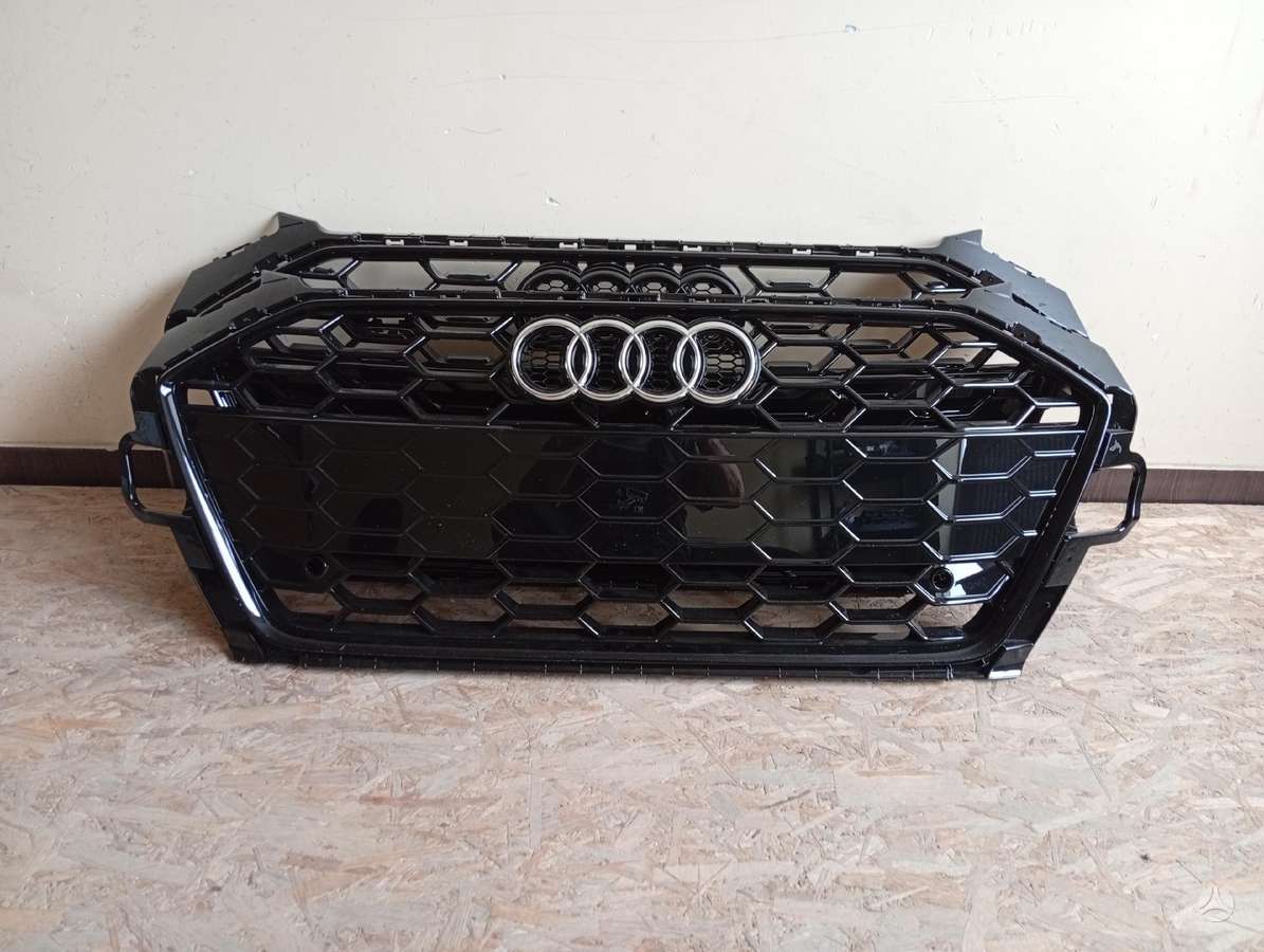 Audi A4 радиаторная решётка