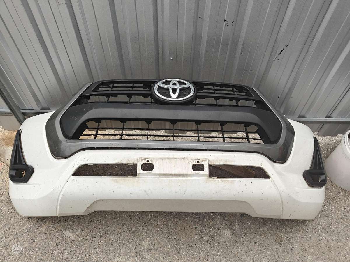 Toyota Hilux bamperiai