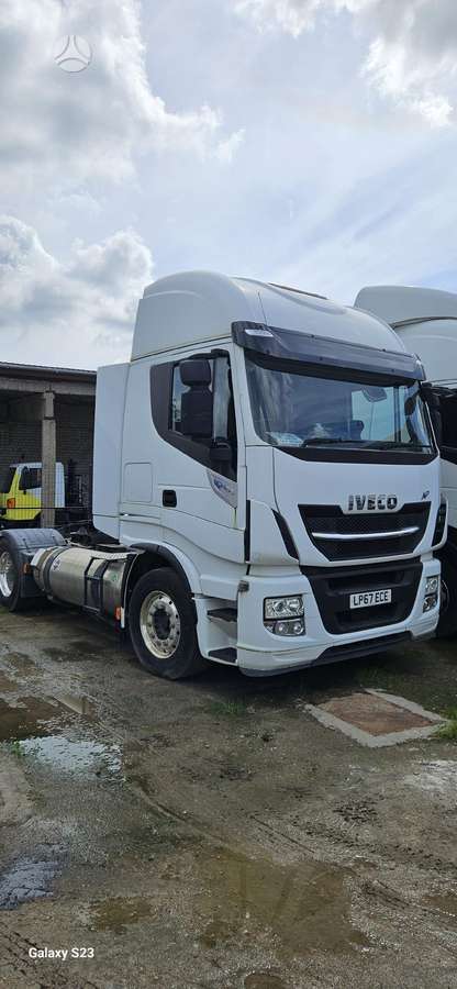 Iveco Stralis NP400 LNG, double sleeper