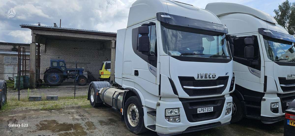Iveco Stralis NP400 LNG, double sleeper