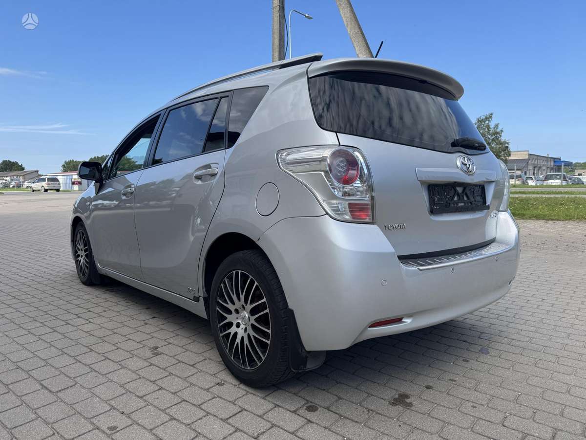 Toyota Verso, 2.0 l., mpv / minivan