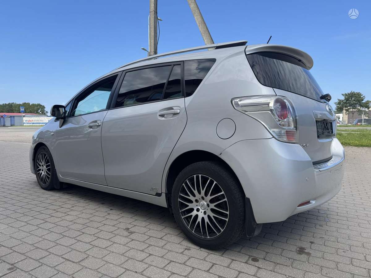 Toyota Verso, 2.0 l., Минивэн