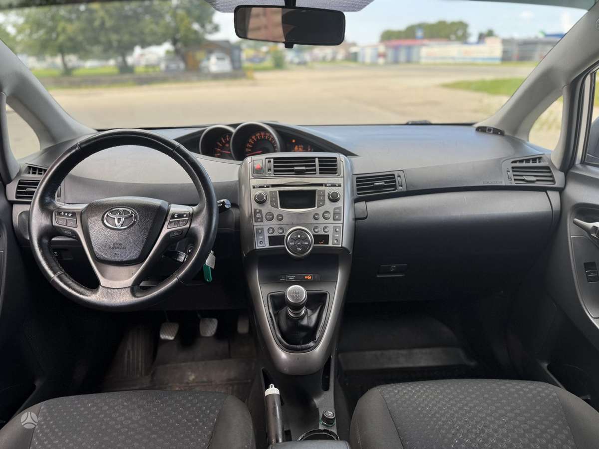 Toyota Verso, 2.0 l., mpv / minivan