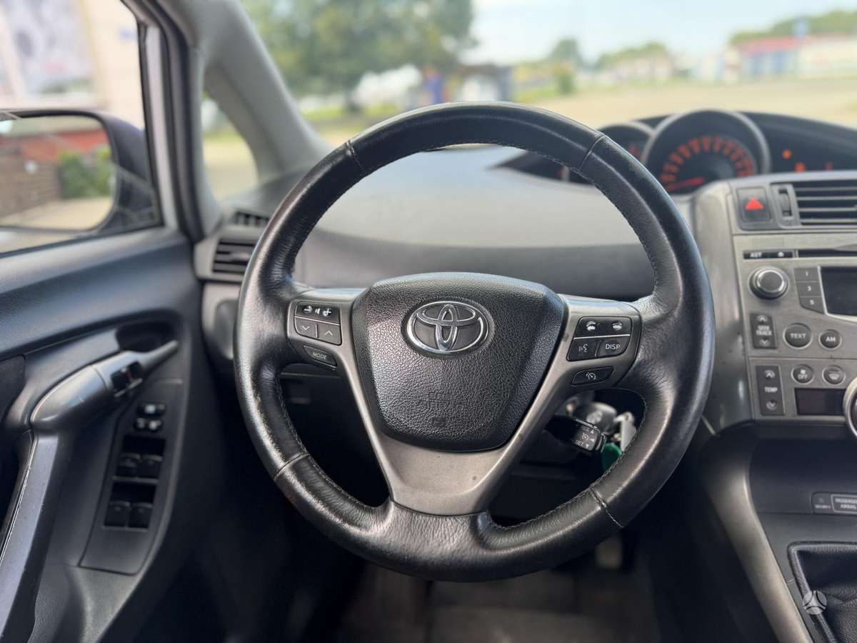 Toyota Verso, 2.0 l., Минивэн