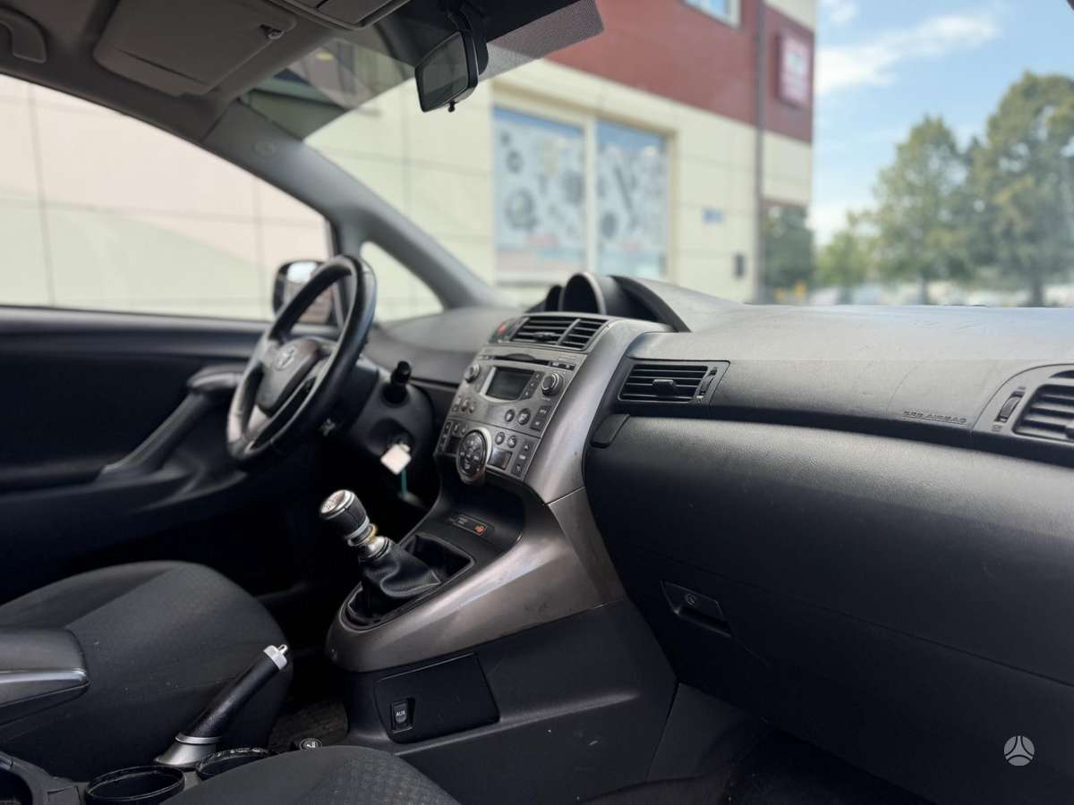 Toyota Verso, 2.0 l., mpv / minivan