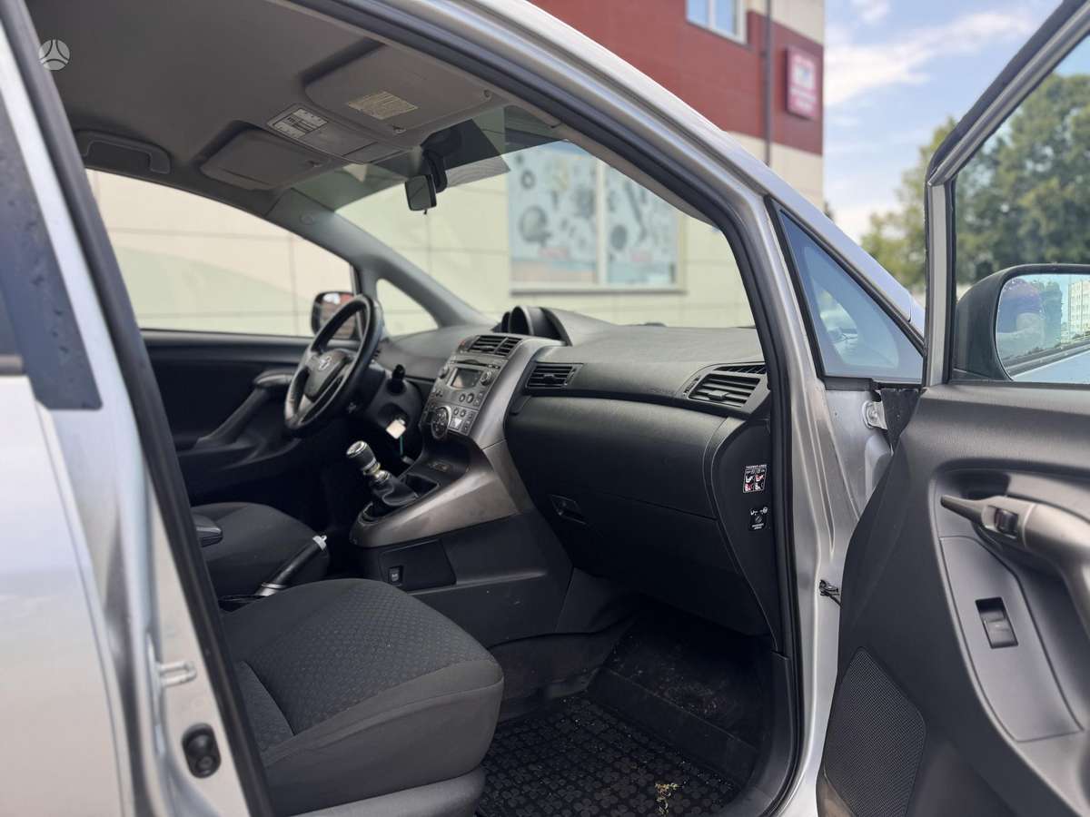 Toyota Verso, 2.0 l., mpv / minivan