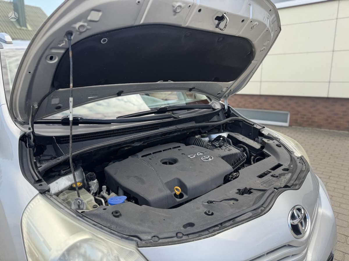 Toyota Verso, 2.0 l., mpv / minivan