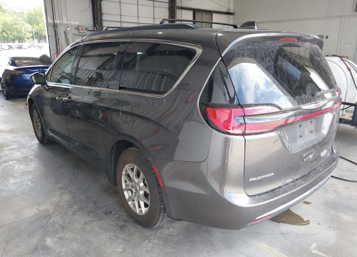 Chrysler Pacifica Turime daugiau dalių šiam modeliui