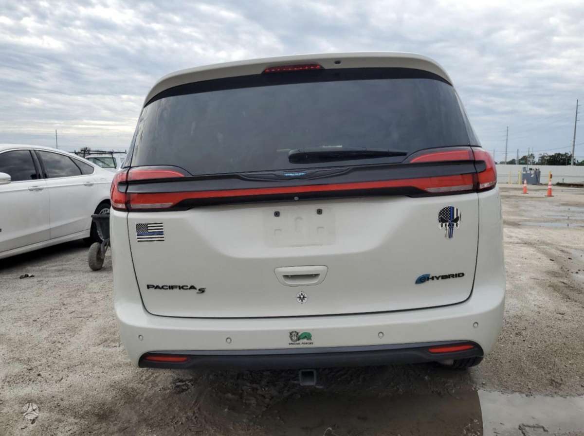 Chrysler Pacifica Turime daugiau dalių šiam modeliui