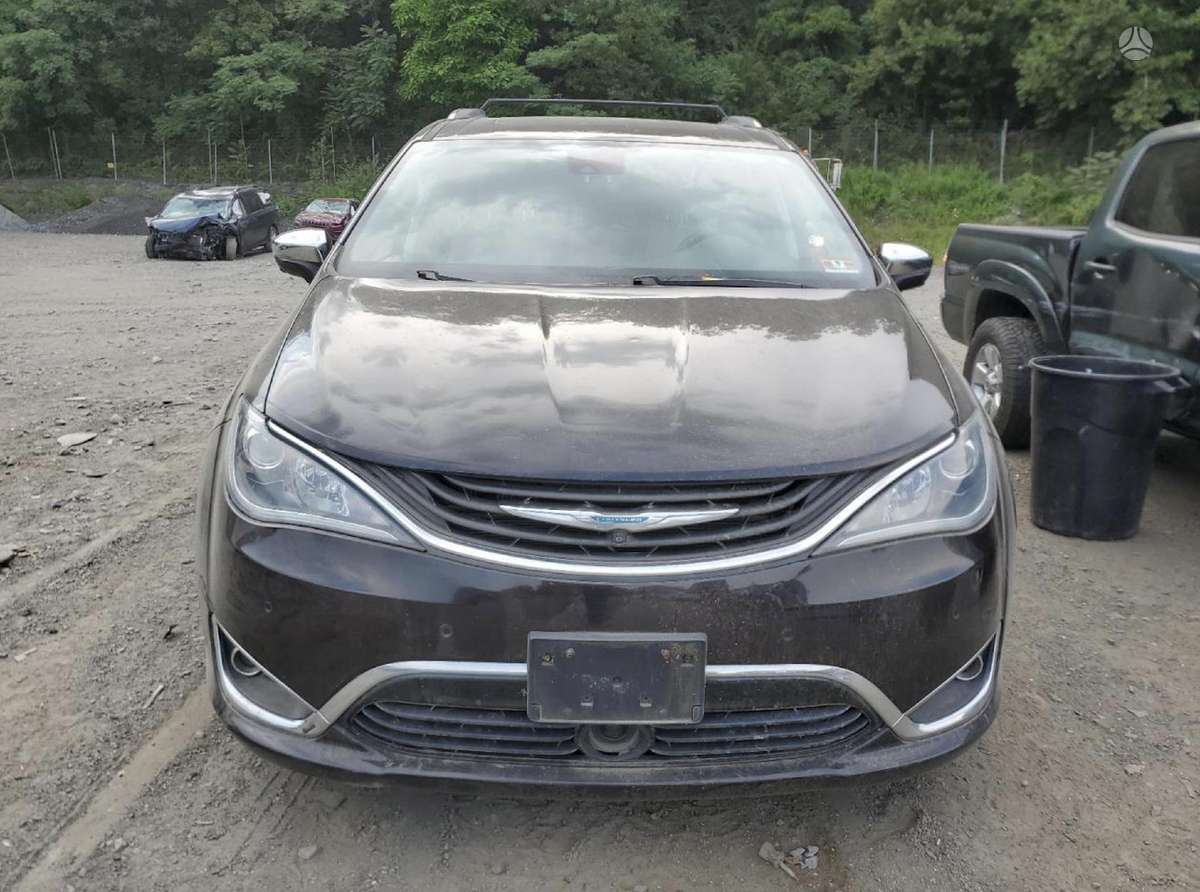 Chrysler Pacifica Turime daugiau dalių šiam modeliui