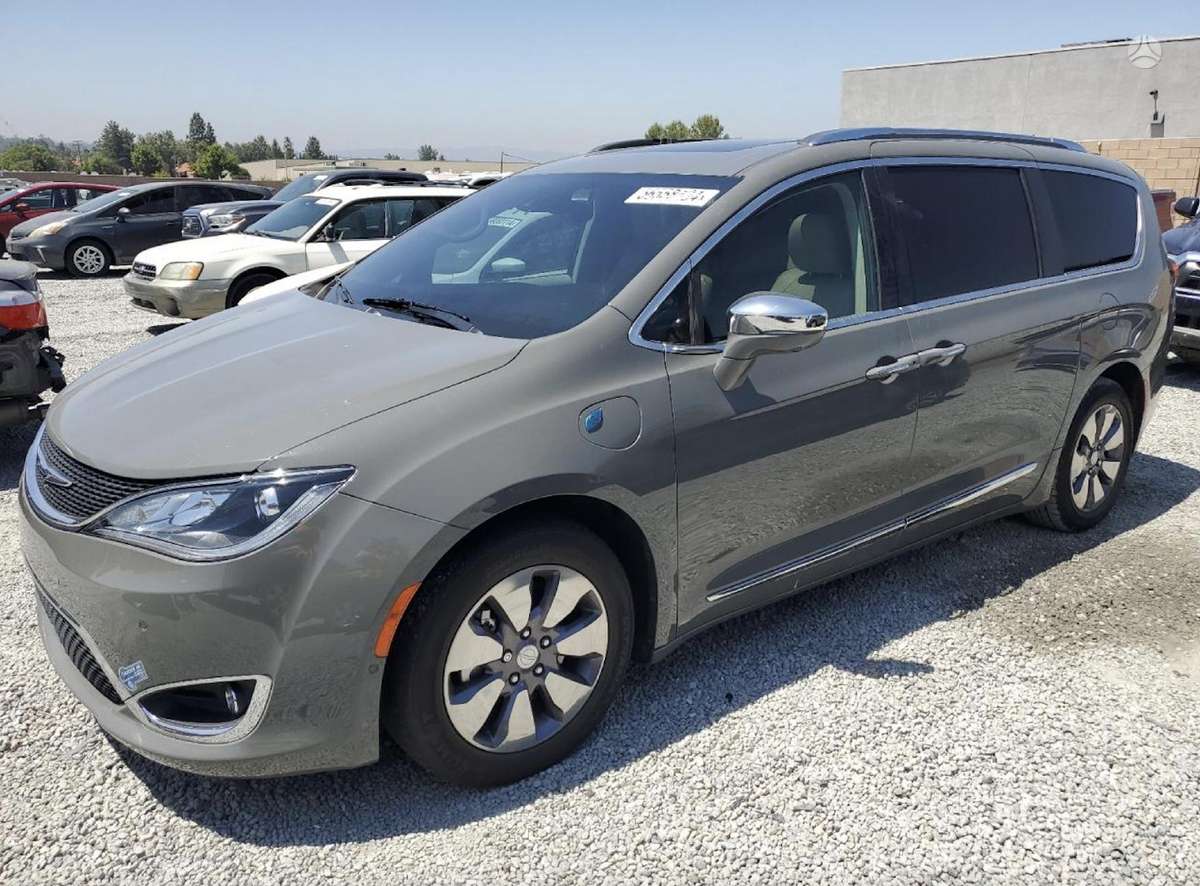 Chrysler Pacifica Turime daugiau dalių šiam modeliui