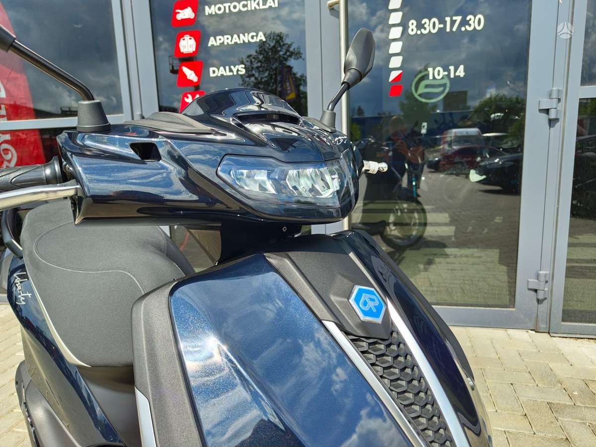 Piaggio Liberty 125cc, scooters / mopeds